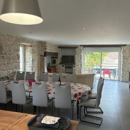 Maison En Pierres, Jolie Et Spacieuse בית נופש *